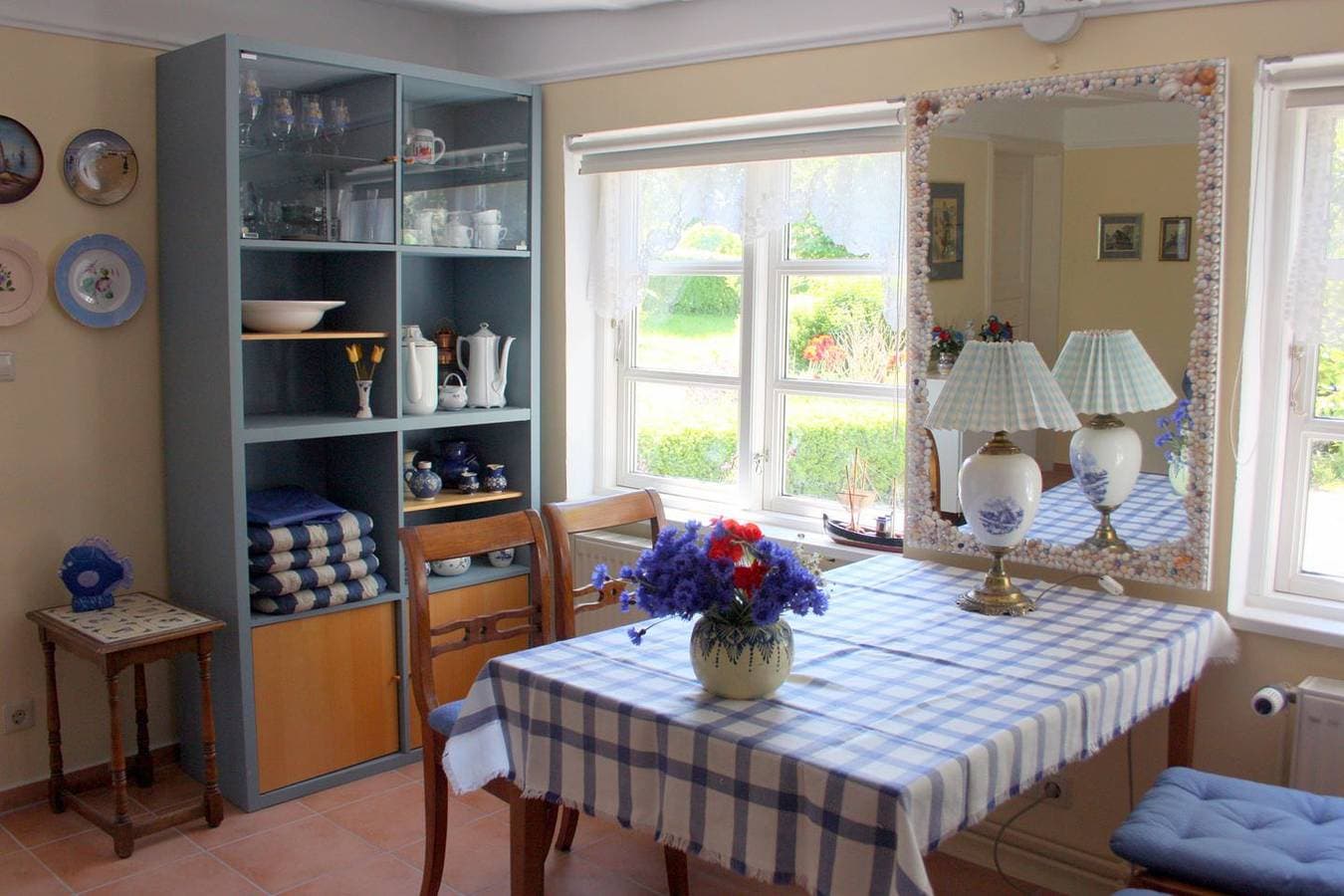 Foto 2 von 14: Im Feriengarten - Ferienwohnung Erdgeschoß