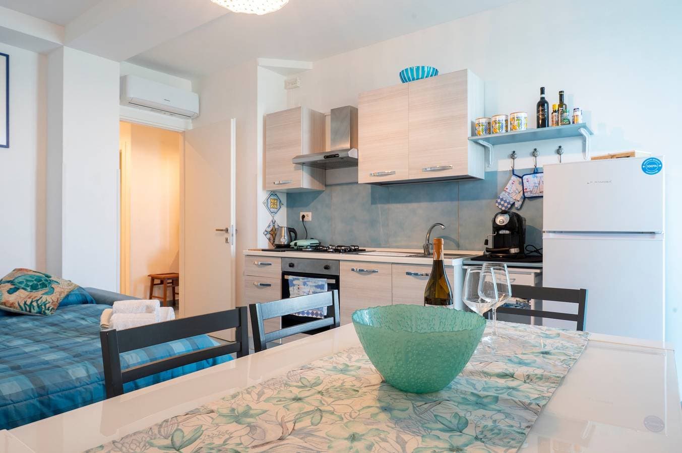 Foto 9 von 30: Ferienwohnung 'Scinniamare Con Vista' mit Meerblick, WLAN und Klimaanlage