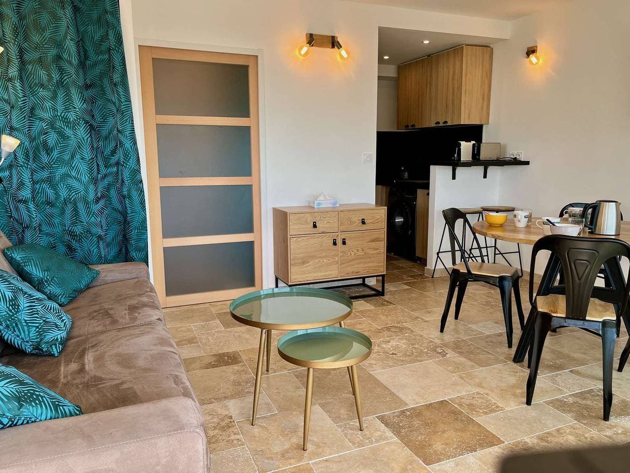 Foto 4 von 17: Modernes Studio mit Parkplatz und Klimaanlage in Cavalaire-sur-Mer