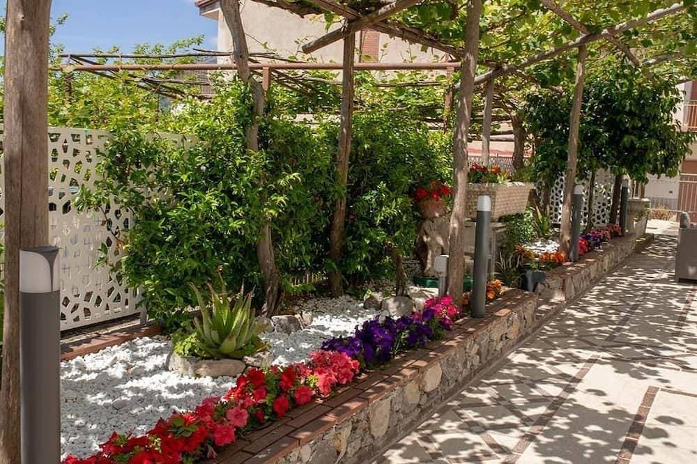 The Courtyard/House 1 Bedroom 1