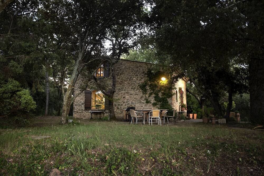 Foto 11 von 16: L'Atelier, mit seinen jahrhundertealten Eichen und Panoramablick auf die Region Luberon