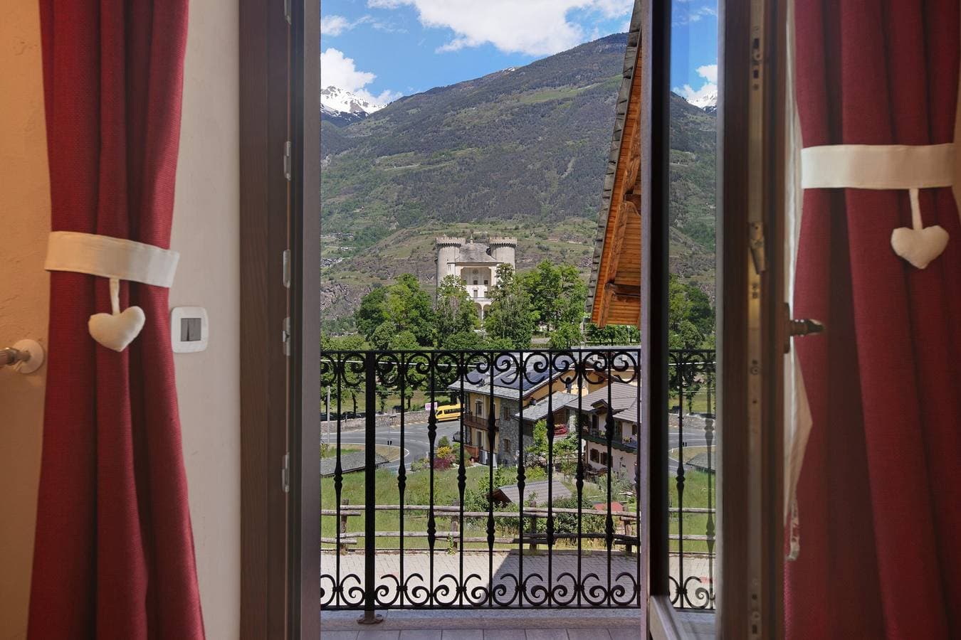 Foto 12 von 29: Ferienwohnung 'La Maison De Deni - Vista Castello' mit Bergblick