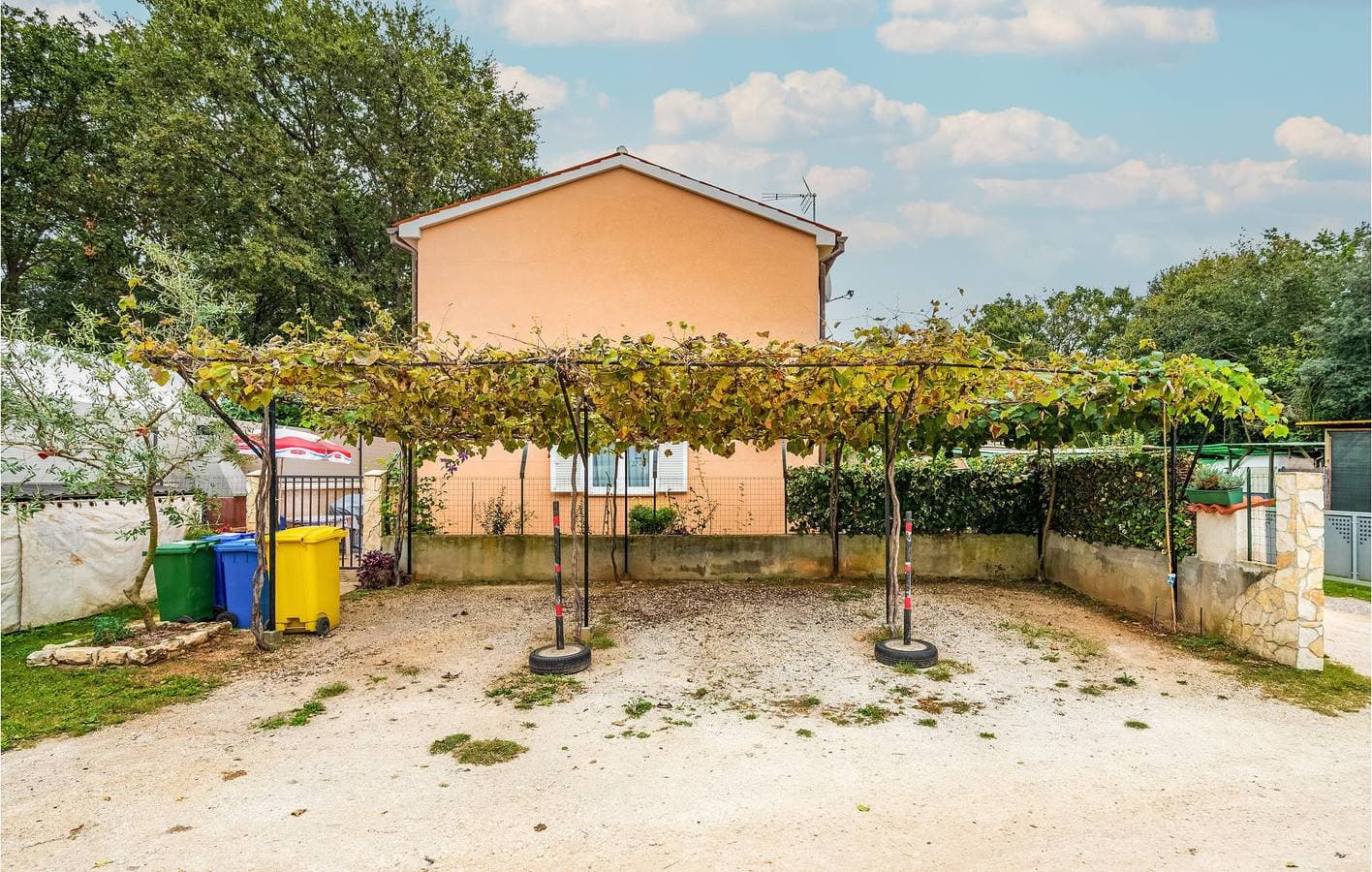 Foto 3 von 18: Gemütliche Ferienwohnung 1 km vom Strand entfernt mit Terrasse, Parkplatz und WLAN
