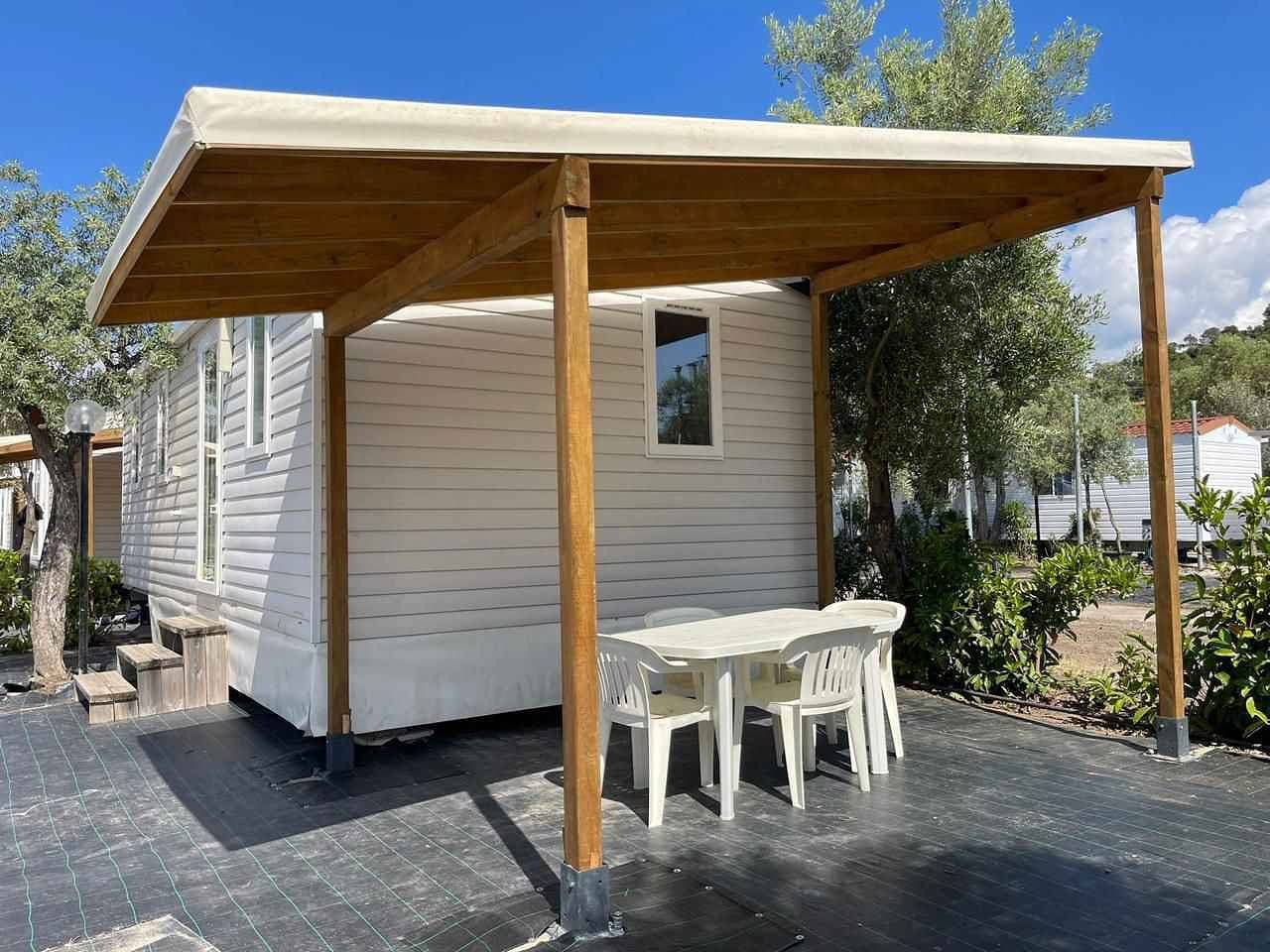Foto 7 von 37: Mobilehome mit Klimaanlage und Terrasse