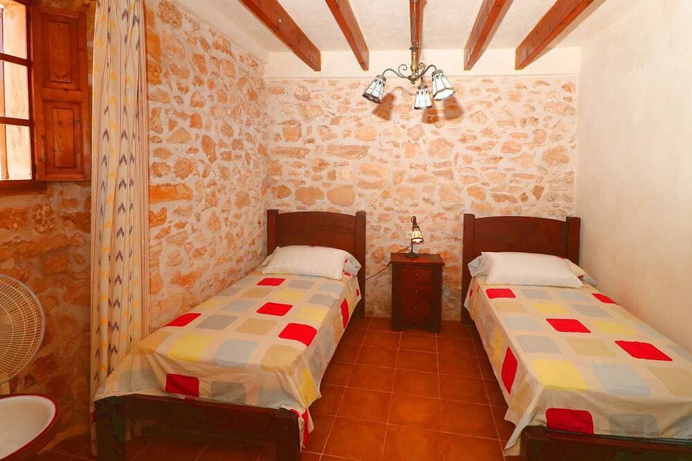 Foto 4 von 24: Can Cova, Wi-Fi, Pool, Garten, 5 Minuten vom Strand Cala Llombards