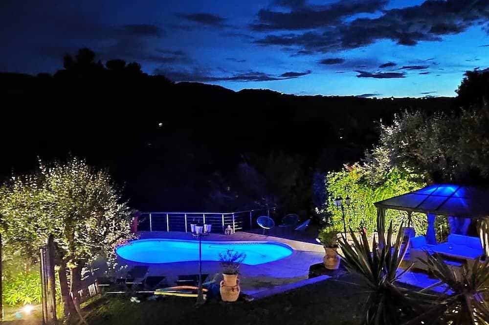 Superb Apt 3p garden level villa with pool 1