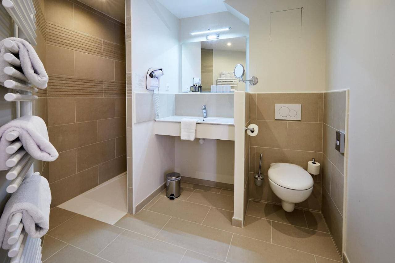 Foto 10 von 11: Comfort Triple Room with Shower