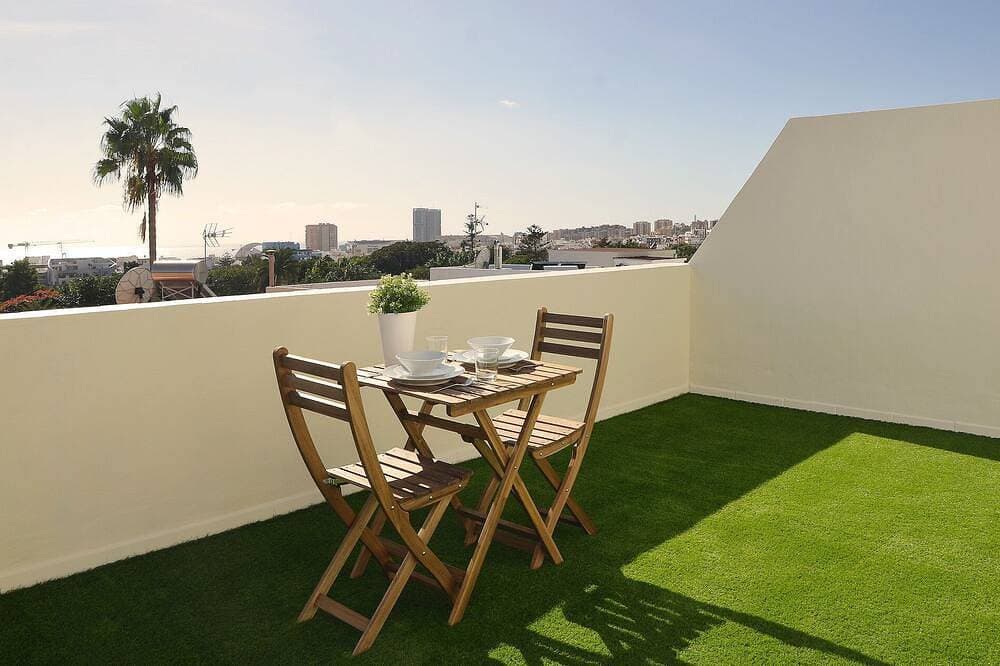 Great studio penthouse of 25 m2, with a large and terrace overlooking the sea and all of Santa Cruz 1