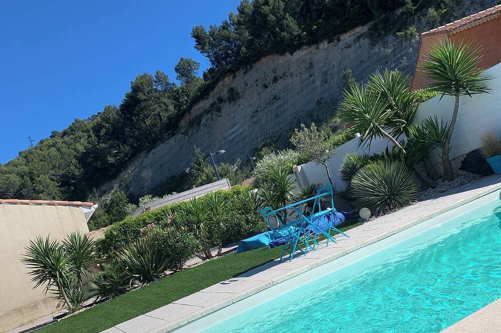 Modern air-conditioned villa in a quiet location with swimming pool between Cassis and La Ciotat 1