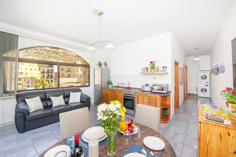 Foto 9 von 23: Brilliant Beachfront Apartment with Super Sunset views in Xlendi Bay, Gozo Malta