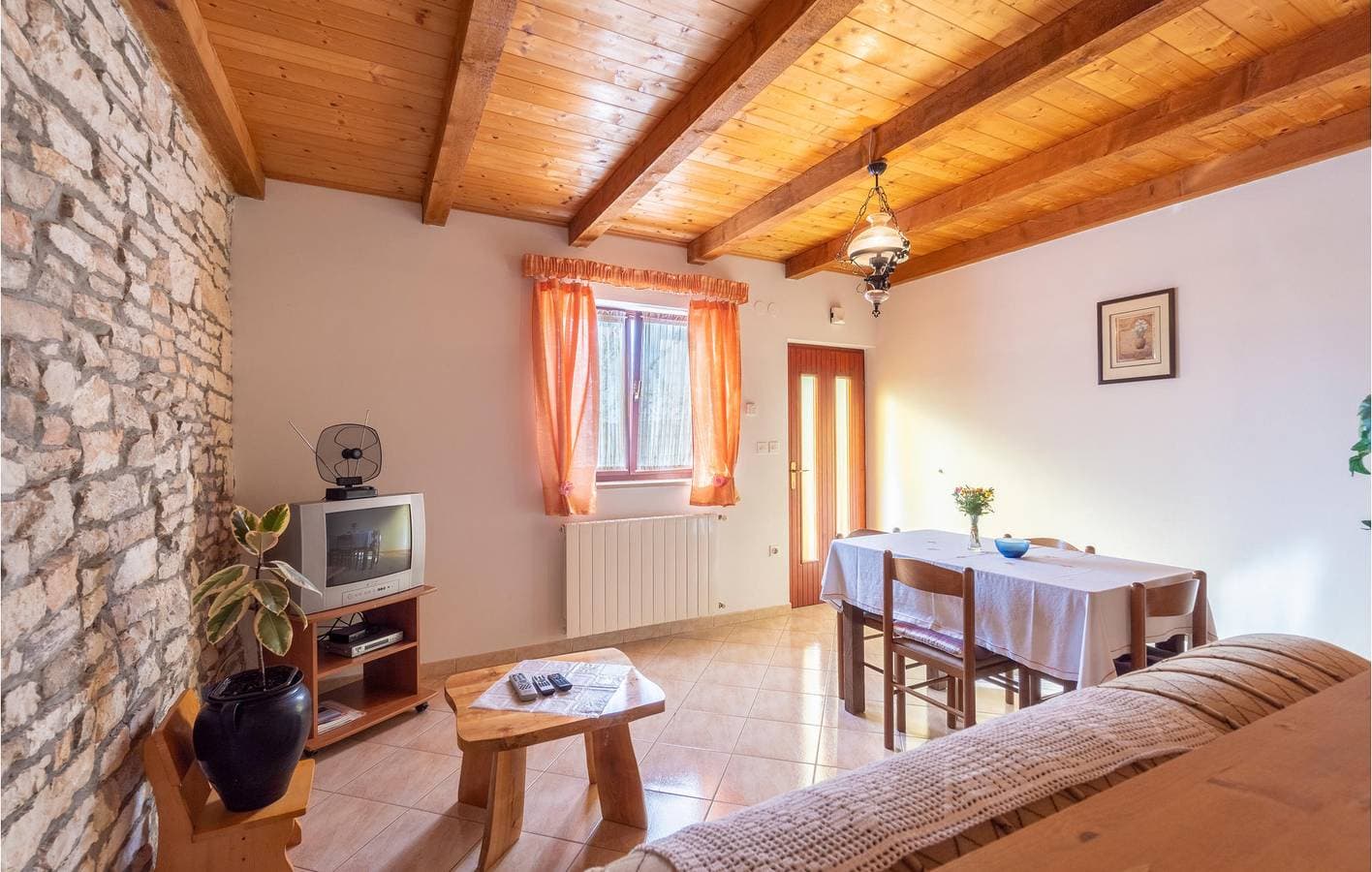 Foto 8 von 23: Gemütliche Ferienwohnung mit Terrasse, WLAN und Parkplatz, 1,5 km von der Küste und der Stadt entfernt