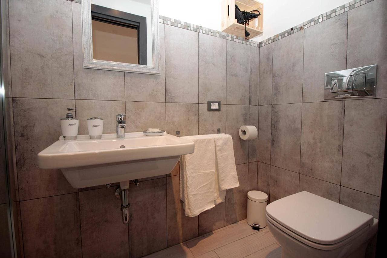 Foto 10 von 10: Double Room with Private Bathroom