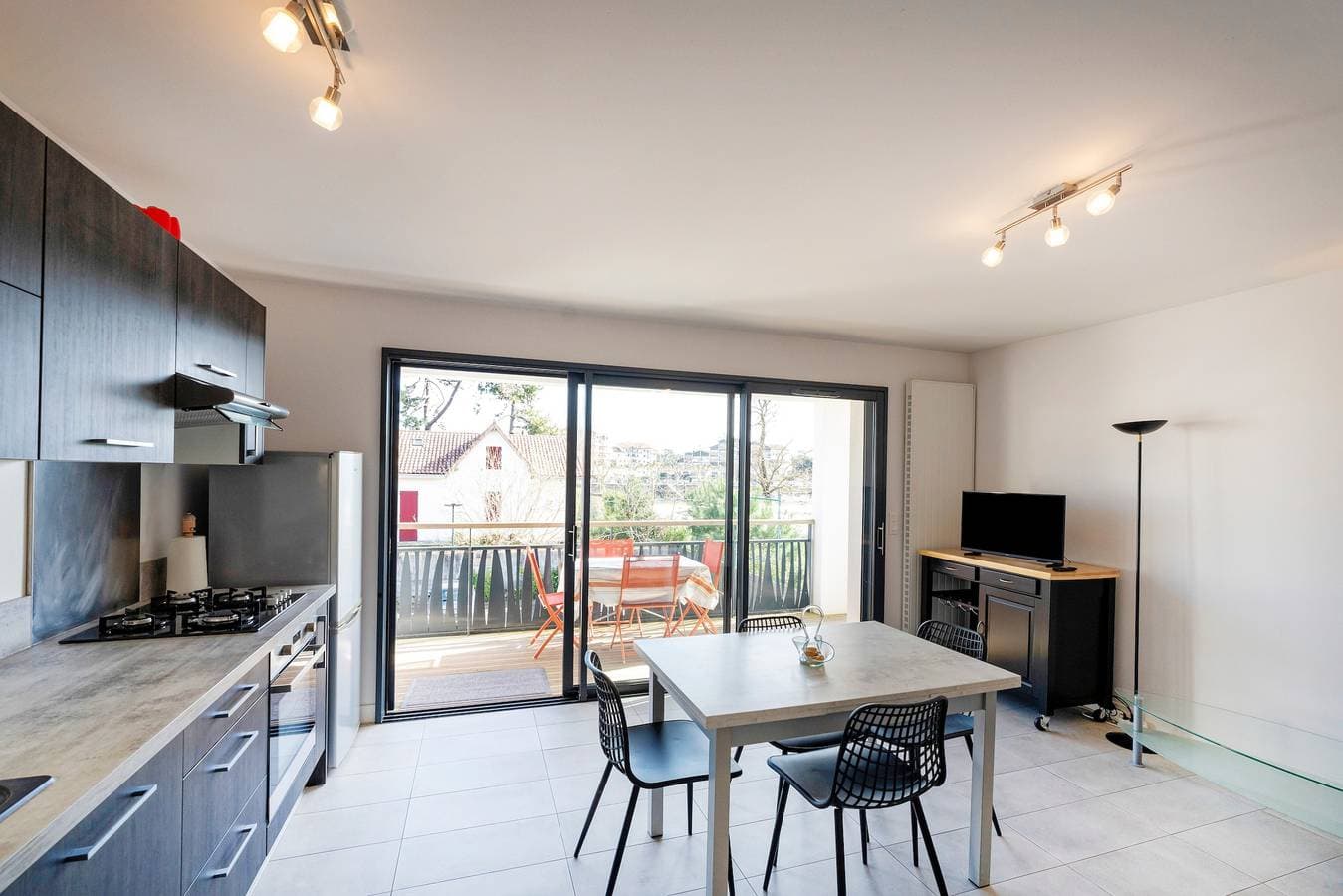 Foto 3 von 31: Imarena – Hochwertige Wohnung mit Hafenblick, Balkonen und Privatem Parkplatz in Capbreton