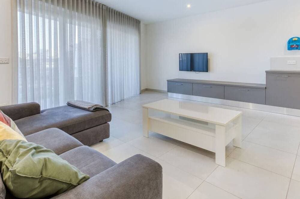 Foto 12 von 30: Lovely designer 3Br Apt w/Private Terrace with BBQ