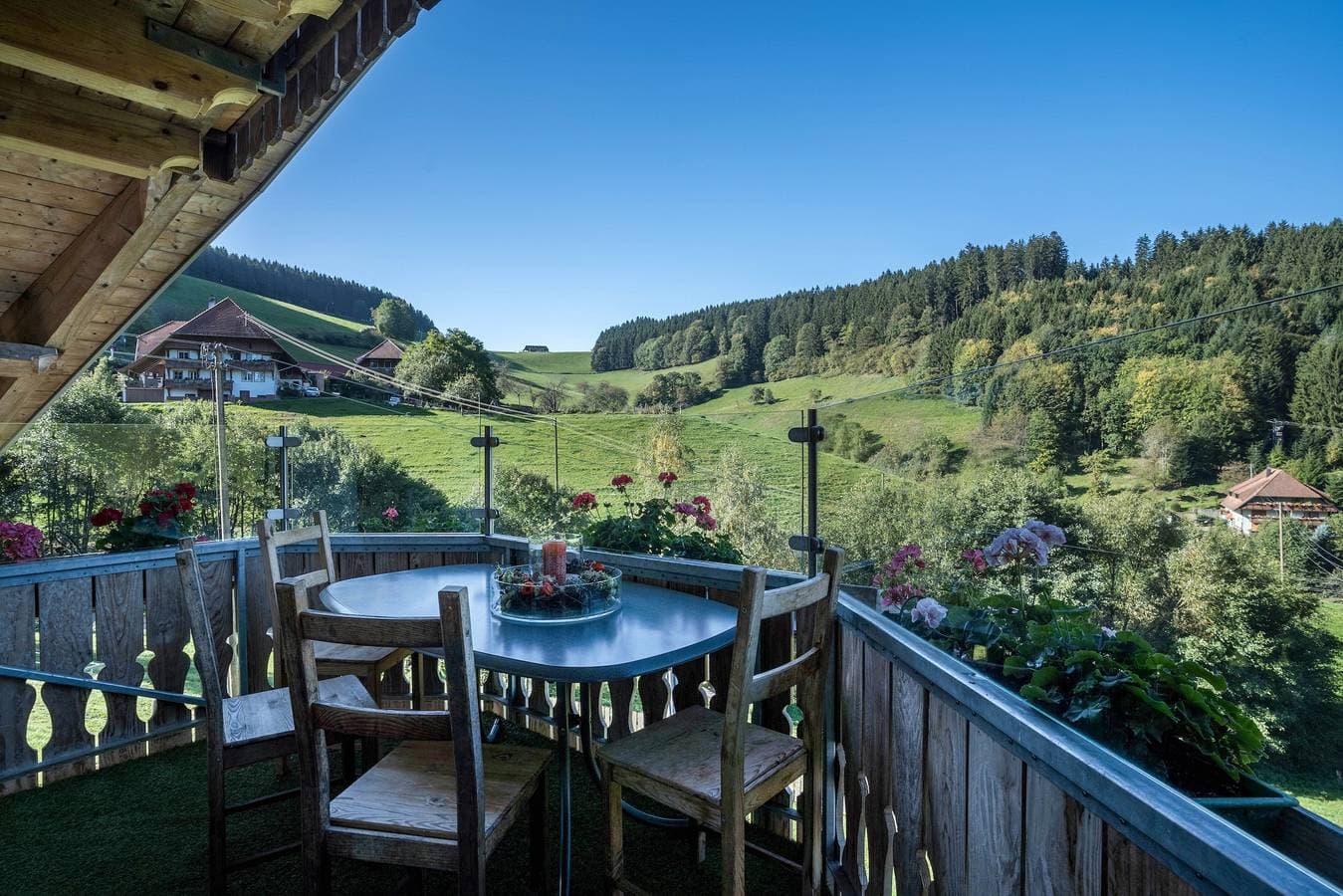 Foto 3 von 32: Jungbauernhof: Ferienwohnung "Hof" mit Bergblick, Balkon und Wlan