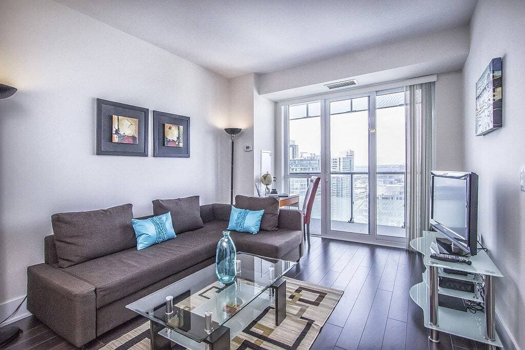 Foto 11 von 11: Stilvolles 1 Schlafzimmer Apartment mit Skyline-Blick nahe Cn Tower