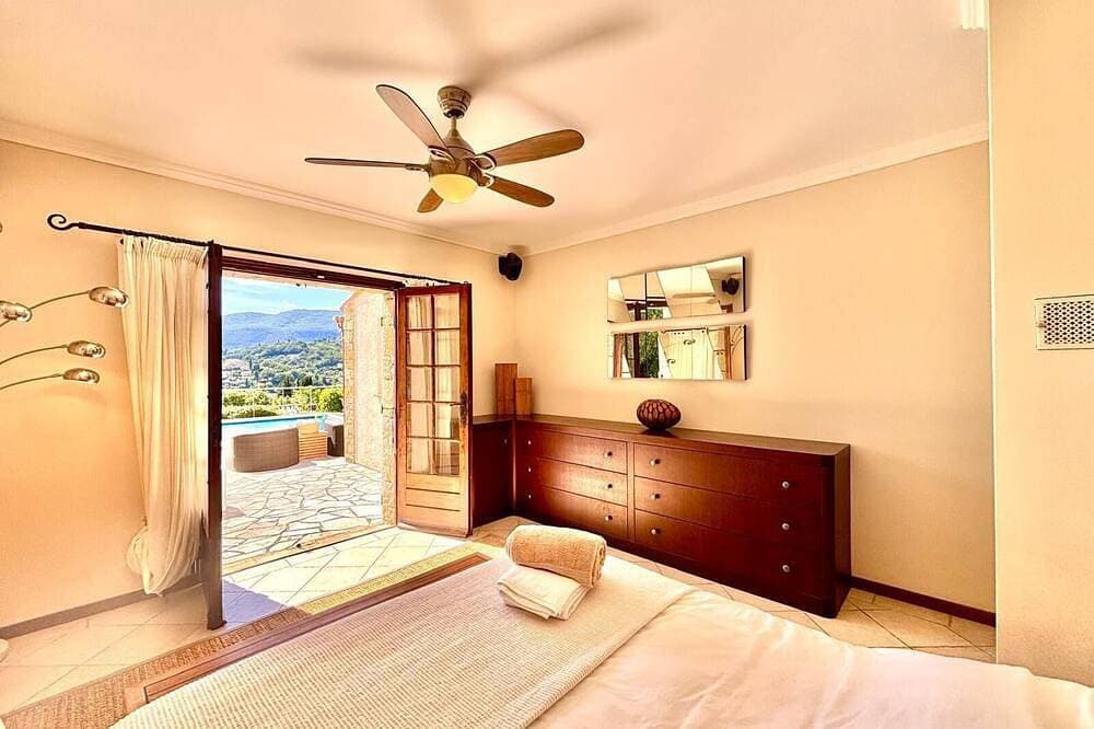 Foto 2 von 30: Calm hilltop villa with pool Ev Charge Valbonne Walks