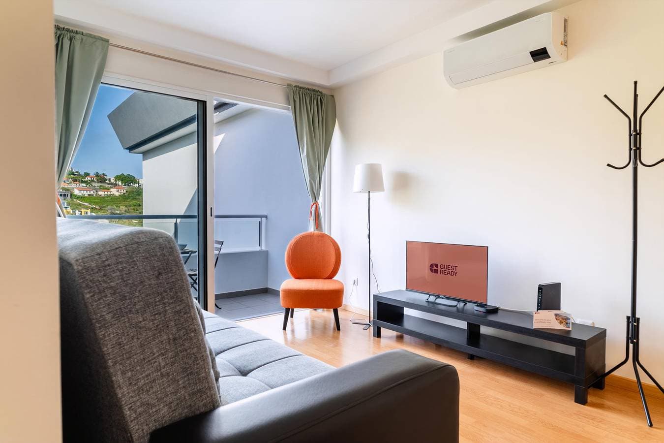 Foto 8 von 37: Ferienwohnung für 3 Personen mit Pool