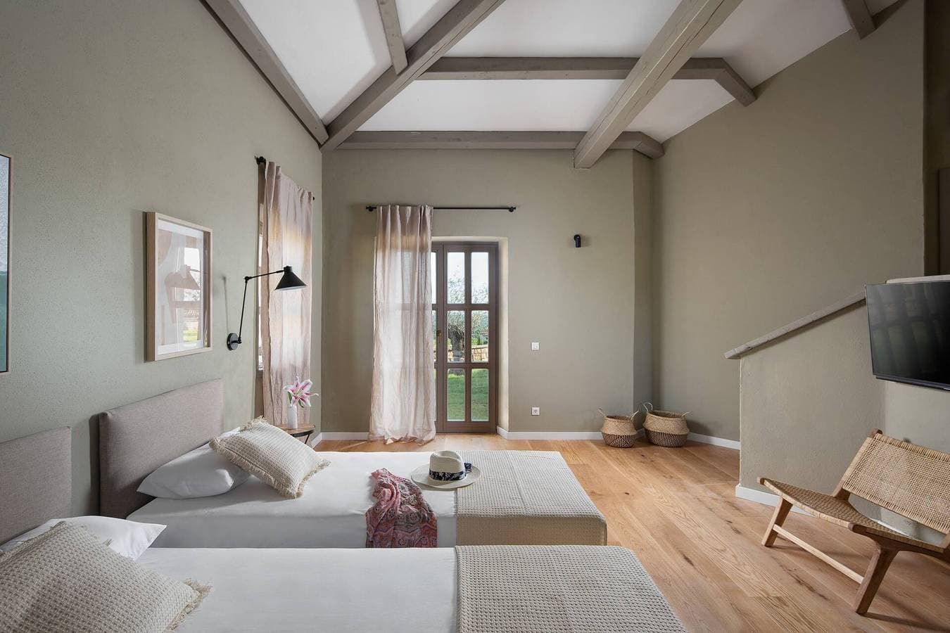 Foto 3 von 18: Rustikale Villa Reichardia mit Pool in Istrien, Panoramablick, haustierfreundlich, ruhige Lage, ideal für Familien, privater Parkplatz, Terrasse, gepflegter Garten