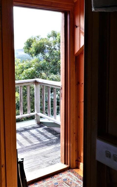 Foto 4 von 30: Albies Cottage: Hübsches, abgelegenes Holzhaus in einem Buschblock am Meer