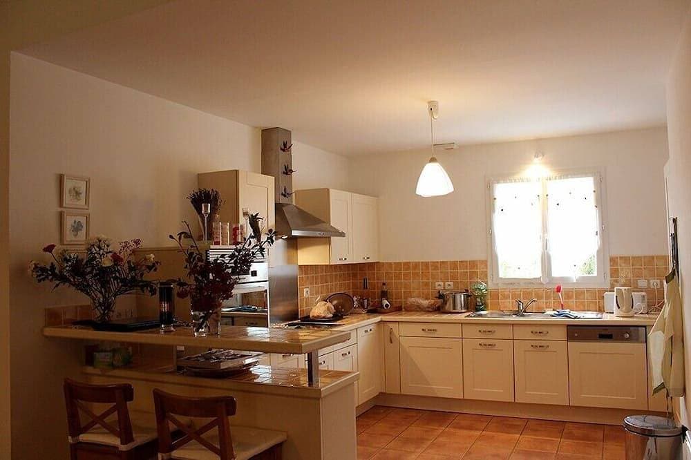 Foto 13 von 24: Geräumige Villa mit Gemeinschaftspool in Pierrevert neben dem Golf du Luberon.