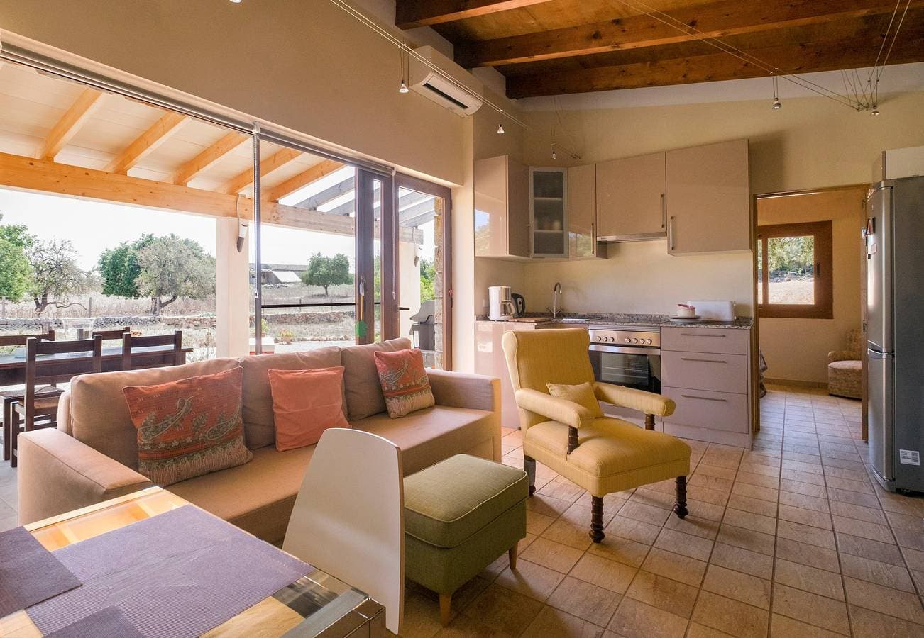 Foto 5 von 24: Villa mit Steinfassade und Pool - Villa Erdei de Buteasa y Preluca