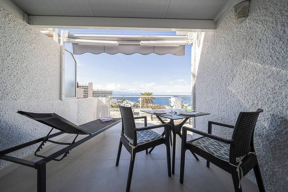 1 Bett im beliebten Los Gigantes mit großer Terrasse mit Blick auf das Meer und die Klippen 1