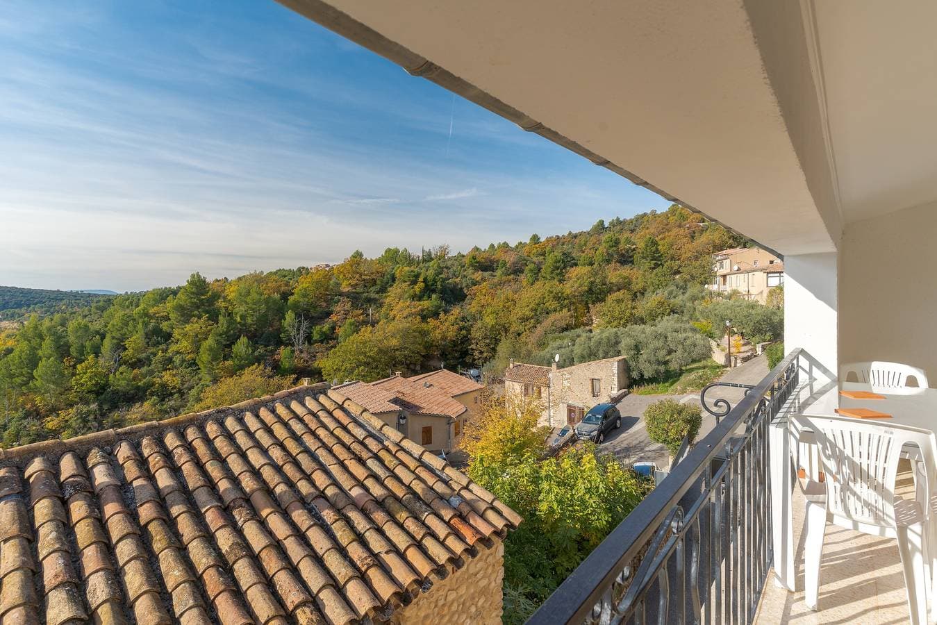 Foto 11 von 20: Appartement „T2 L’Amourié 1. Etage“ mit überdachter Terrasse und Seeblick