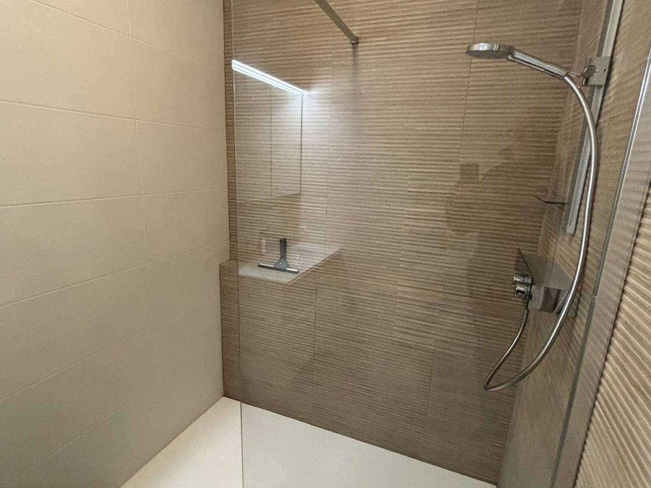 Foto 8 von 16: Erdgeschosswohnung mit Garten + Terrasse, 3-Zimmer, 4 Personen, 5 Min. zum Strand – Villeneuve-Loubet Plage