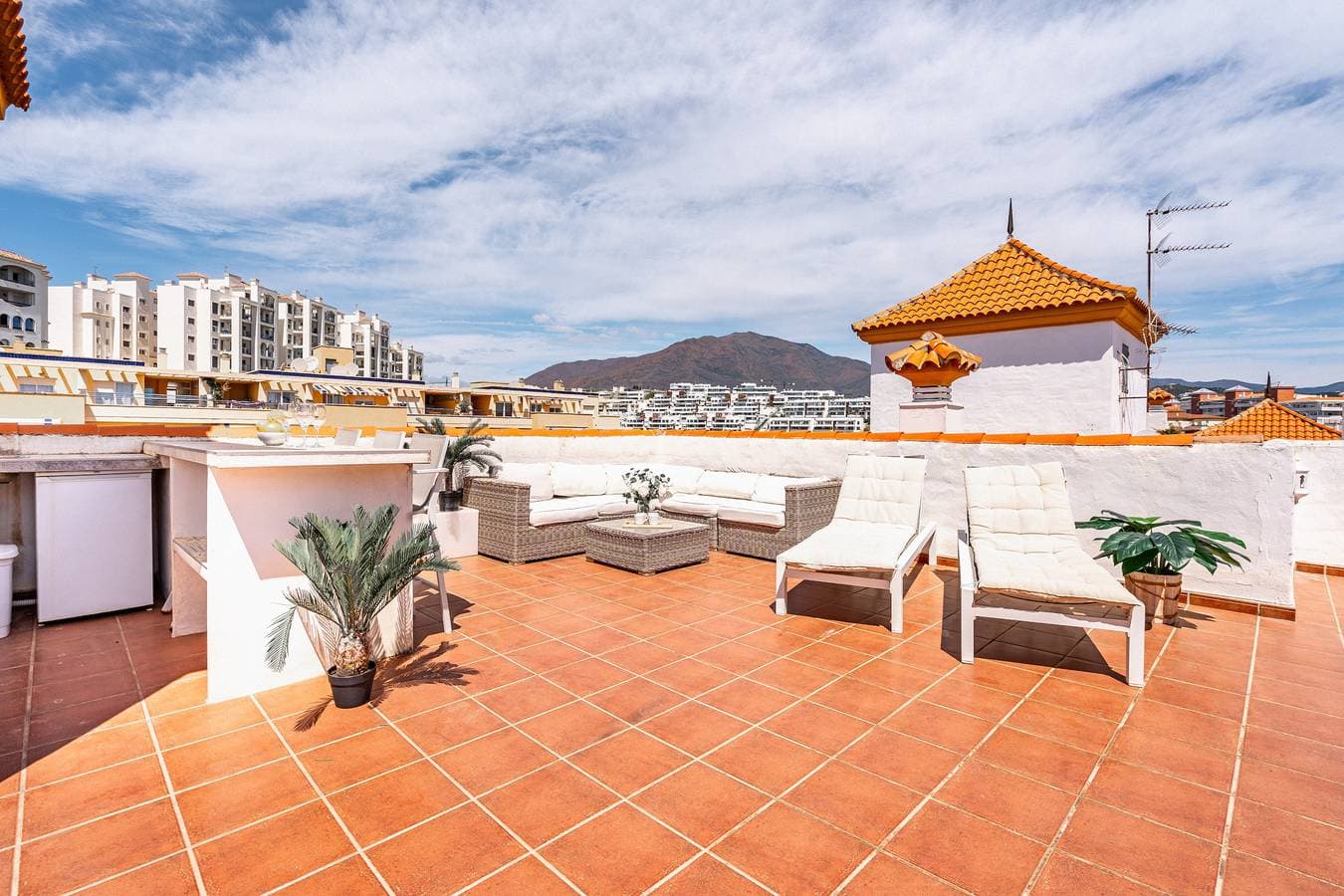 34. Estepona Rooftop Sea Views 1