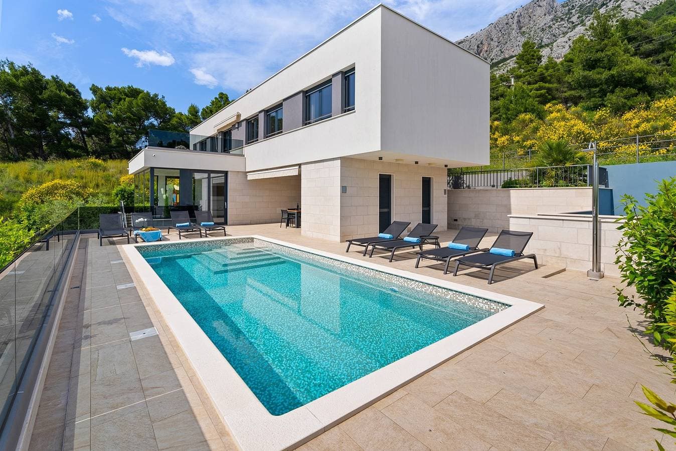 Foto 4 von 50: Neu! Luxus, direkt am Meer Villa Ivan mit beheiztem Pool nur 100 m vom Strand