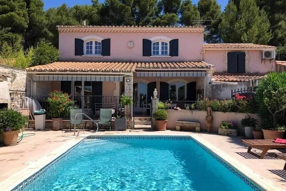 Villa für 8 Personen mit geheiztem Schwimmbecken 1