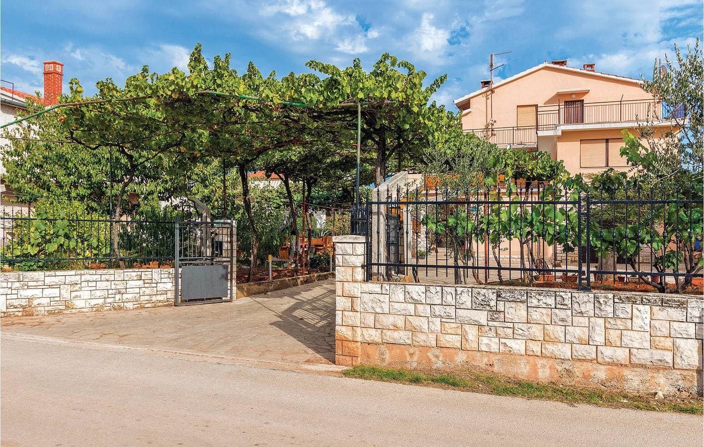 Gemütliche 2-Zimmer-Wohnung mit Terrasse und Parkplatz in Galizana 1