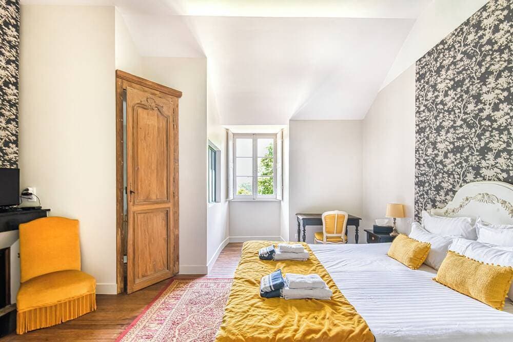 Lavishly decorated double room at Château Le Fresne 1