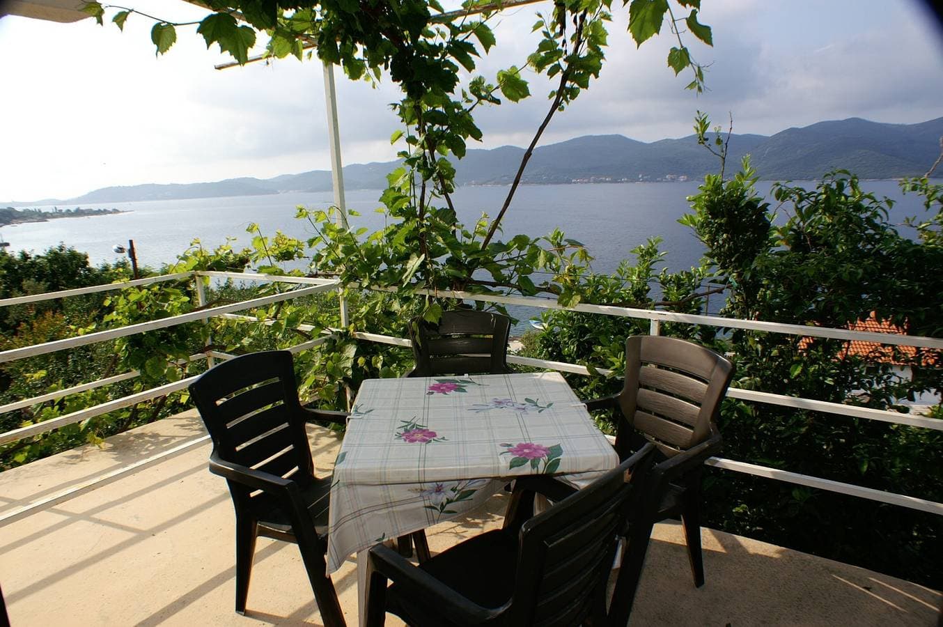 2-Zimmer-Ferienwohnung mit Terrasse und Meerblick Viganj, Peljesac -a 1