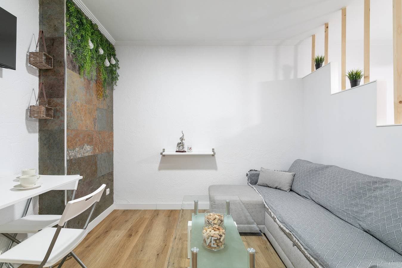 Foto 3 von 22: Ferienwohnung 'Apartaestudio Centrico En Alicante' mit Balkon und Wi-Fi