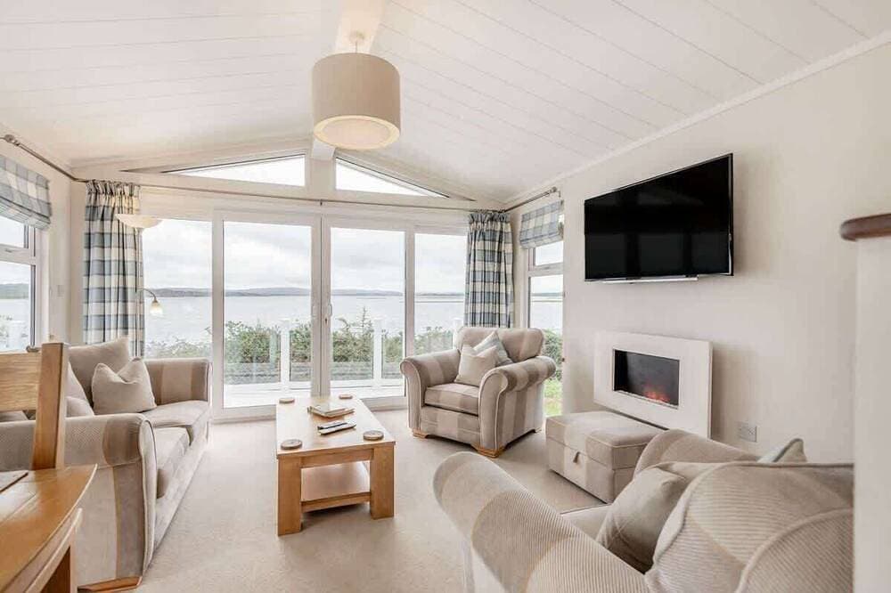 Foto 12 von 30: Bay View Lodge Poole Harbour Vista on Water's Edge