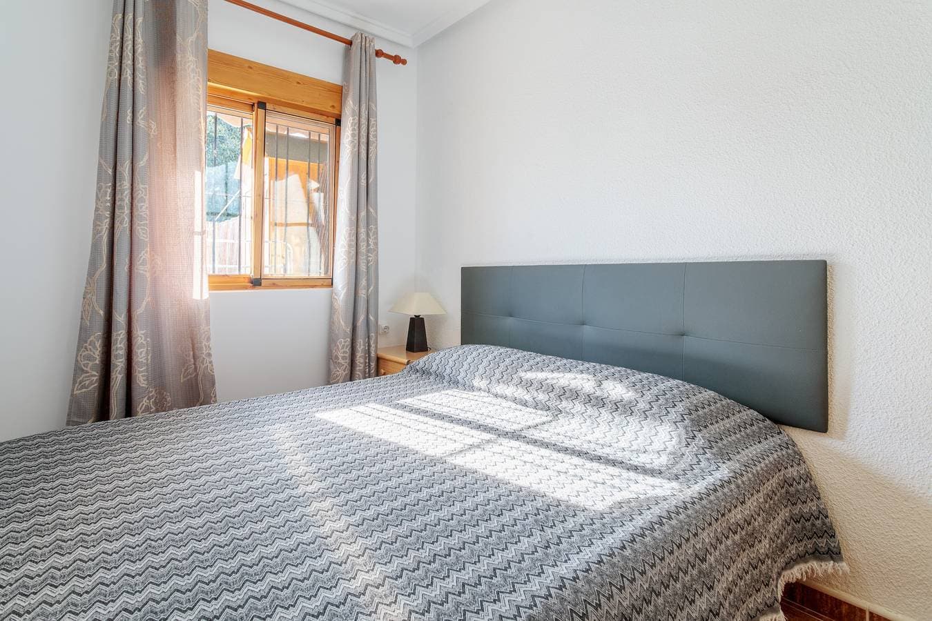Foto 6 von 26: Bungalow 'Magnolias 20 En Santa Pola' mit Privatterrasse, Wi-Fi und Klimaanlage
