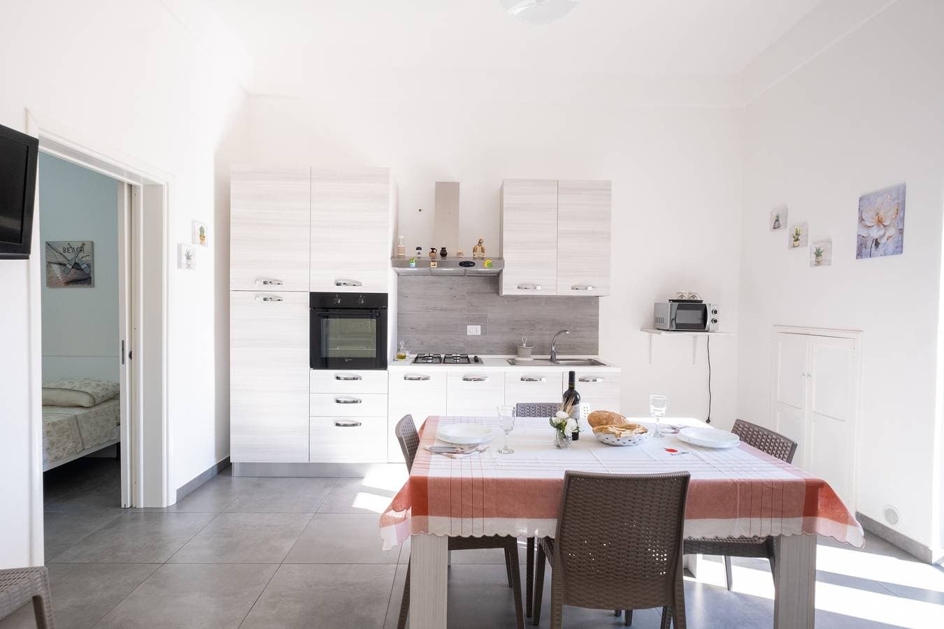 Foto 4 von 25: Ferienwohnung 'Casa Vacanze Lu Rizzaru' mit privater Terrasse, Balkon & Klimaanlage