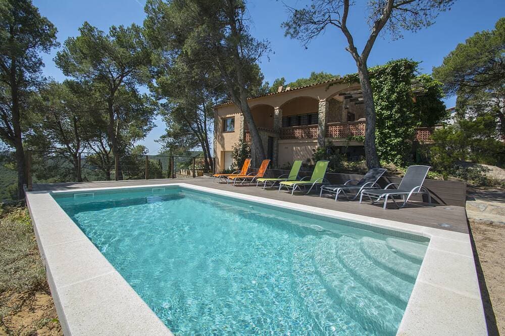 Ferienhaus mit wunderschönem Meer- und Bergblick für 8-9 Personen. Privater Pool 1