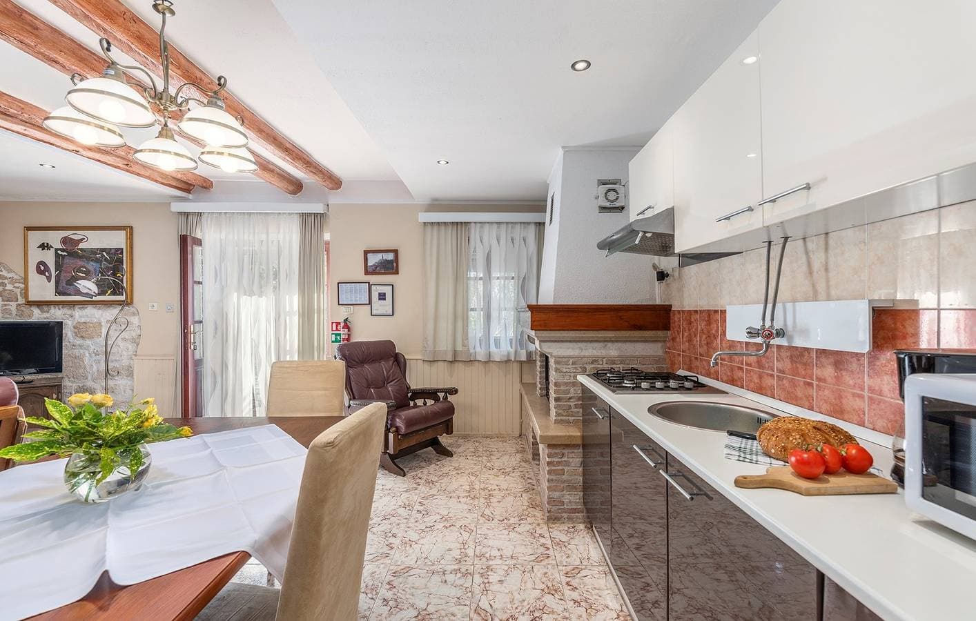 Foto 10 von 31: Ferienwohnung Peresiji Aua mit Pool