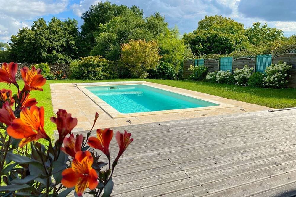 House with heated pool 1h30 from Paris. 1