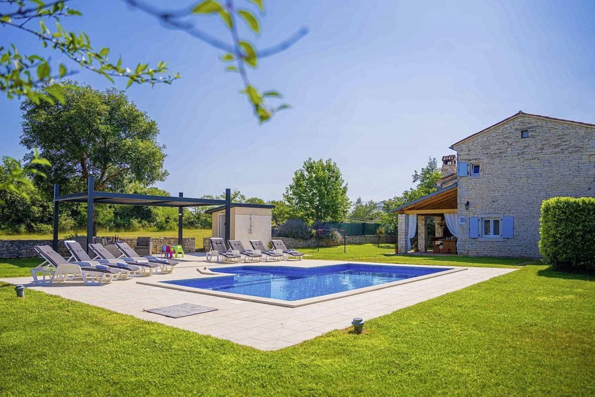 Foto 9 von 48: Ferienhaus Agricola * 2000 m2 Garten, privater Pool, Grill, WLAN
