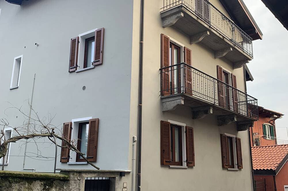 90 m² Komfort, nur wenige Schritte vom See entfernt, im historischen Zentrum von Suna 1