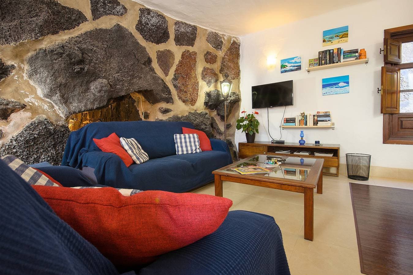Foto 13 von 29: Rustikales Haus mit Terrassen, wunderschönem Poolbereich, und WLAN.