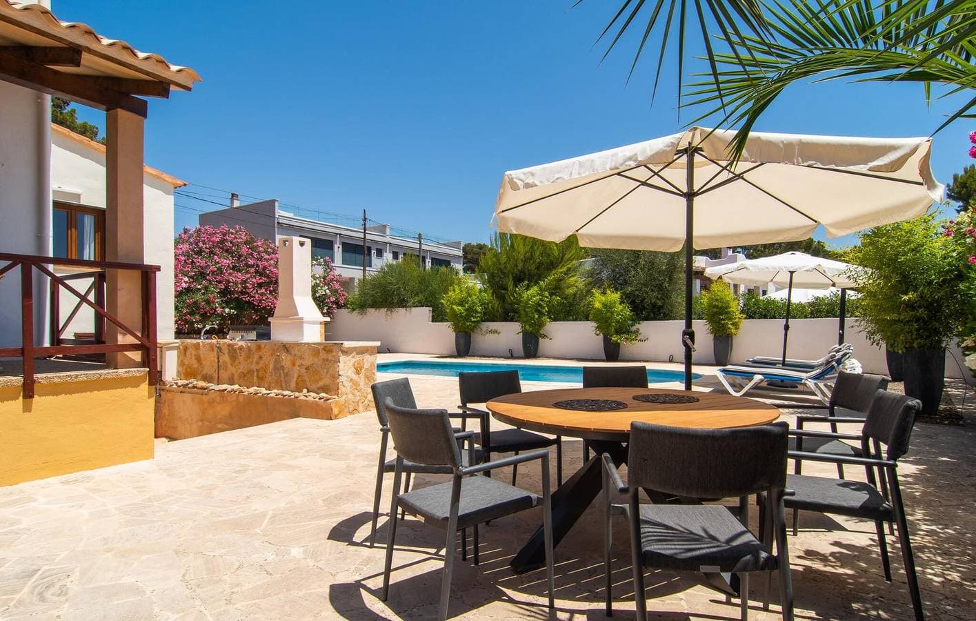 Foto 8 von 37: Meerblick-Apartment mit Pool, Terrasse & AC - Cala Pi 800m