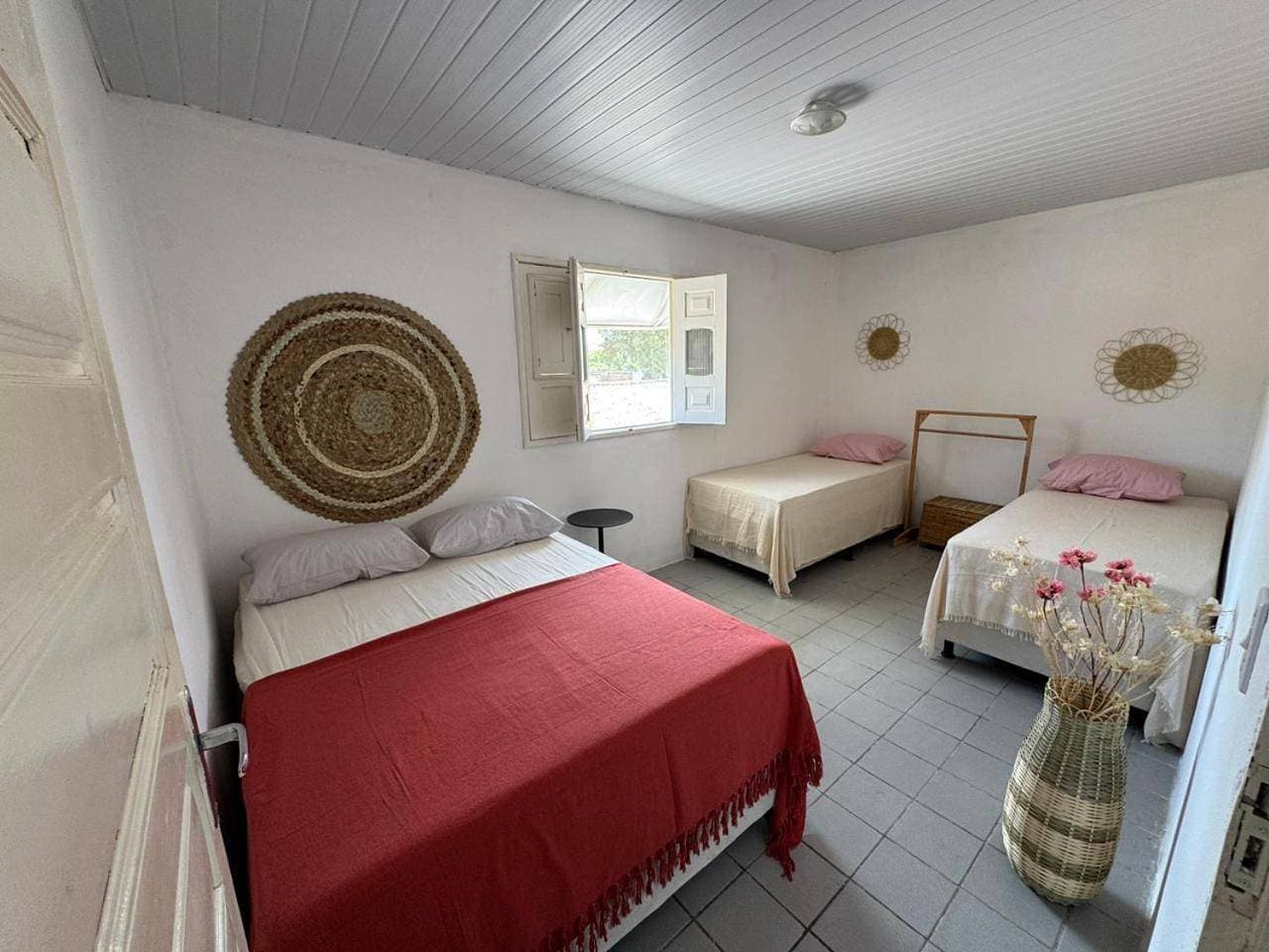 Foto 6 von 9: Economy Quadruple Room with Shared Bathroom