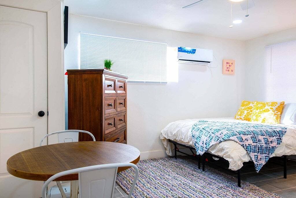 Foto 7 von 13: Stylish Charming Guesthouse in Central El Paso Edit