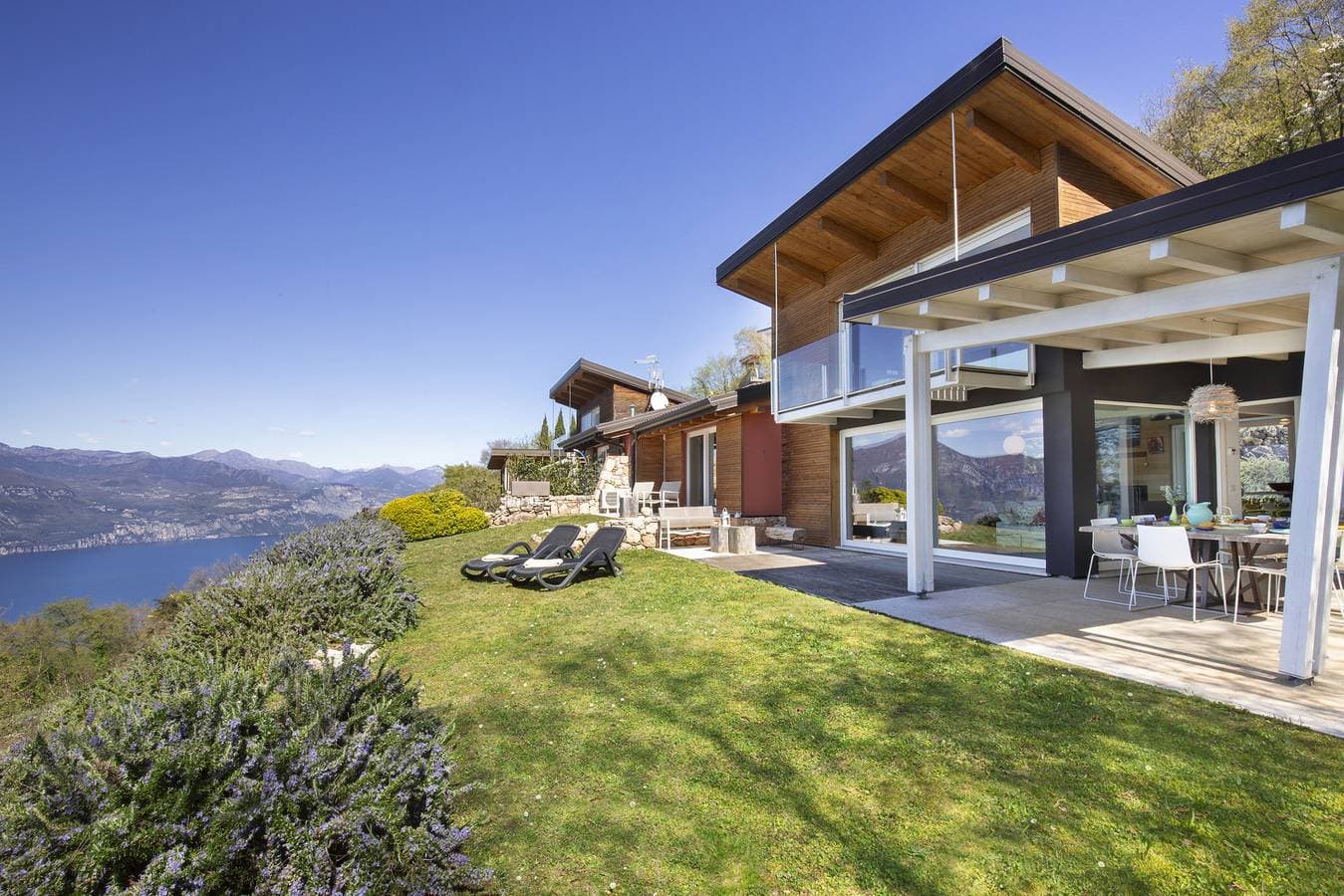 Villa Bella with Lake View 1