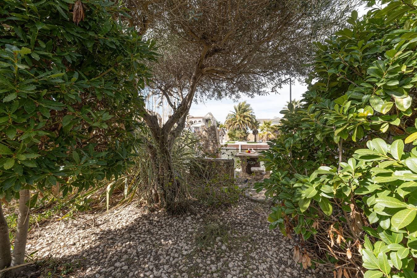 Foto 9 von 41: Moderne Villa mit zwei Schlafzimmern und 12,5m Liegeplatz im Ebro-Sektor